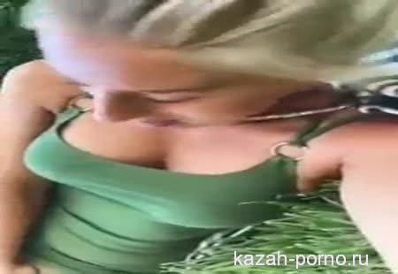 Казашка мастурбирует в парке. Казахское порно видео онлайн